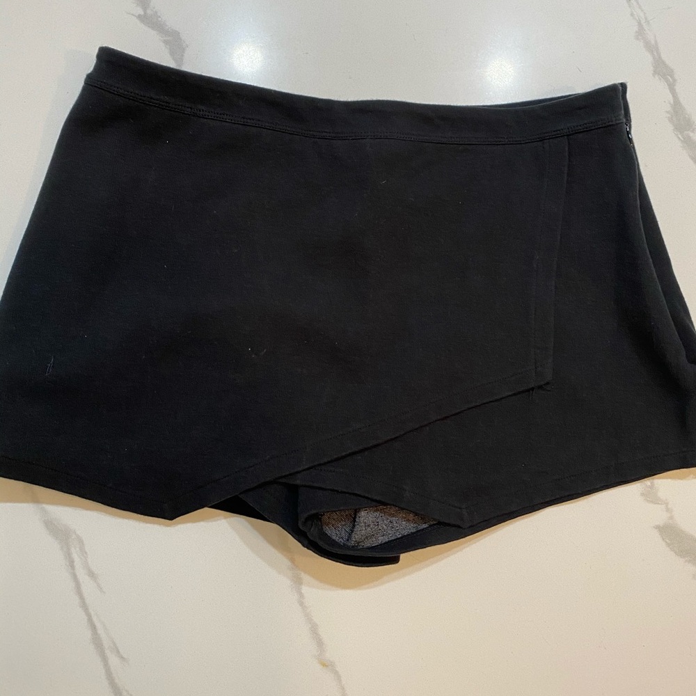 Black skort